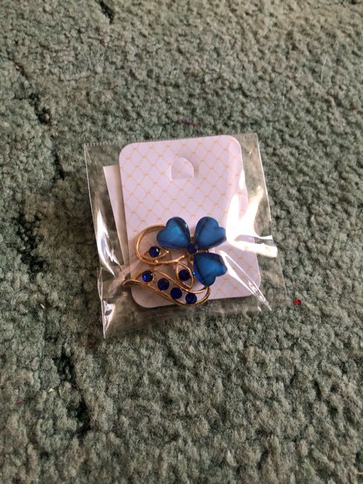 Фотография покупателя товара Брошь «Цветок» трилистник, цвет синий в золоте - Фото 2