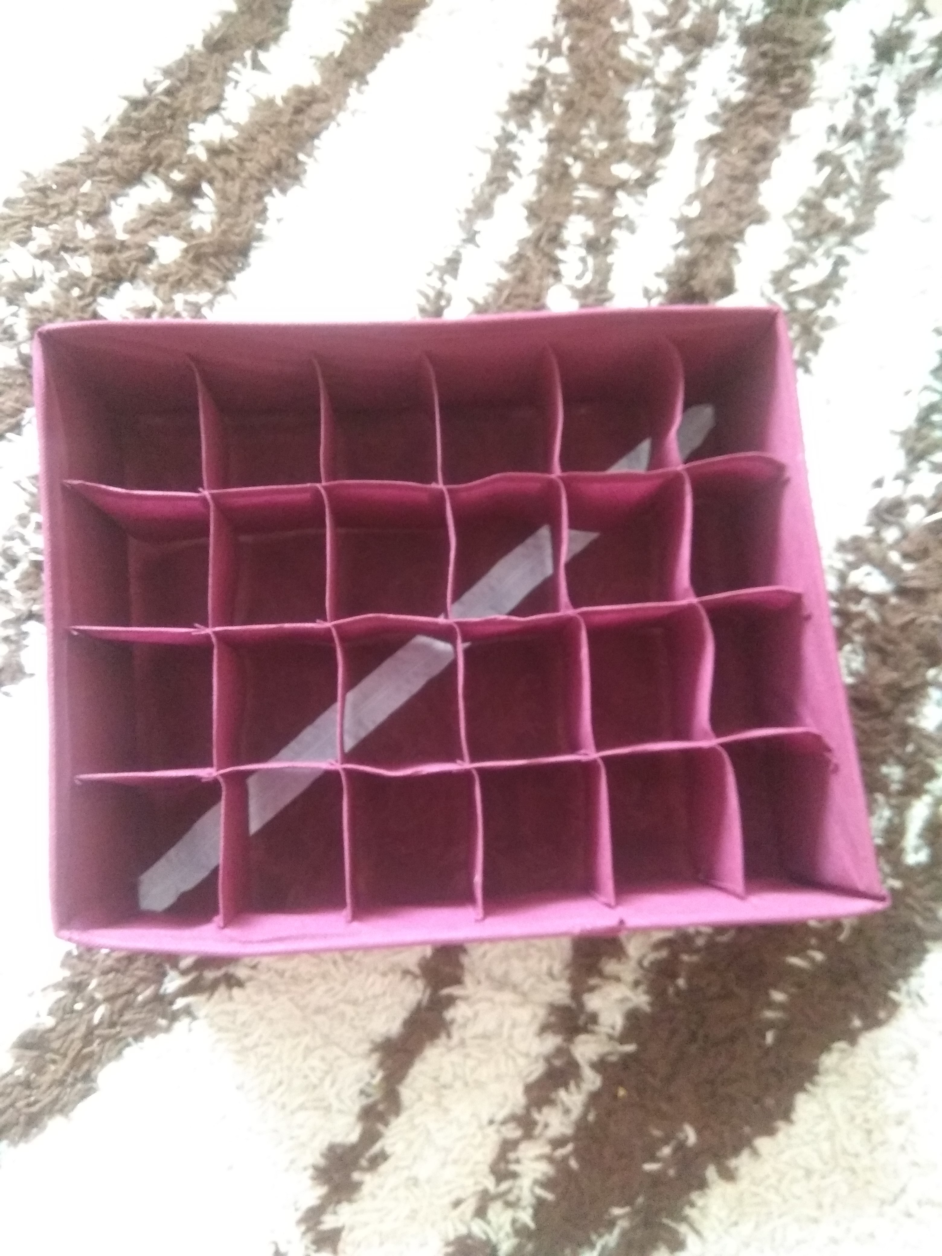 Фотография покупателя товара Органайзер для хранения белья «Бордо», 12 отделений, 32×24×12 см, цвет бордовый - Фото 2