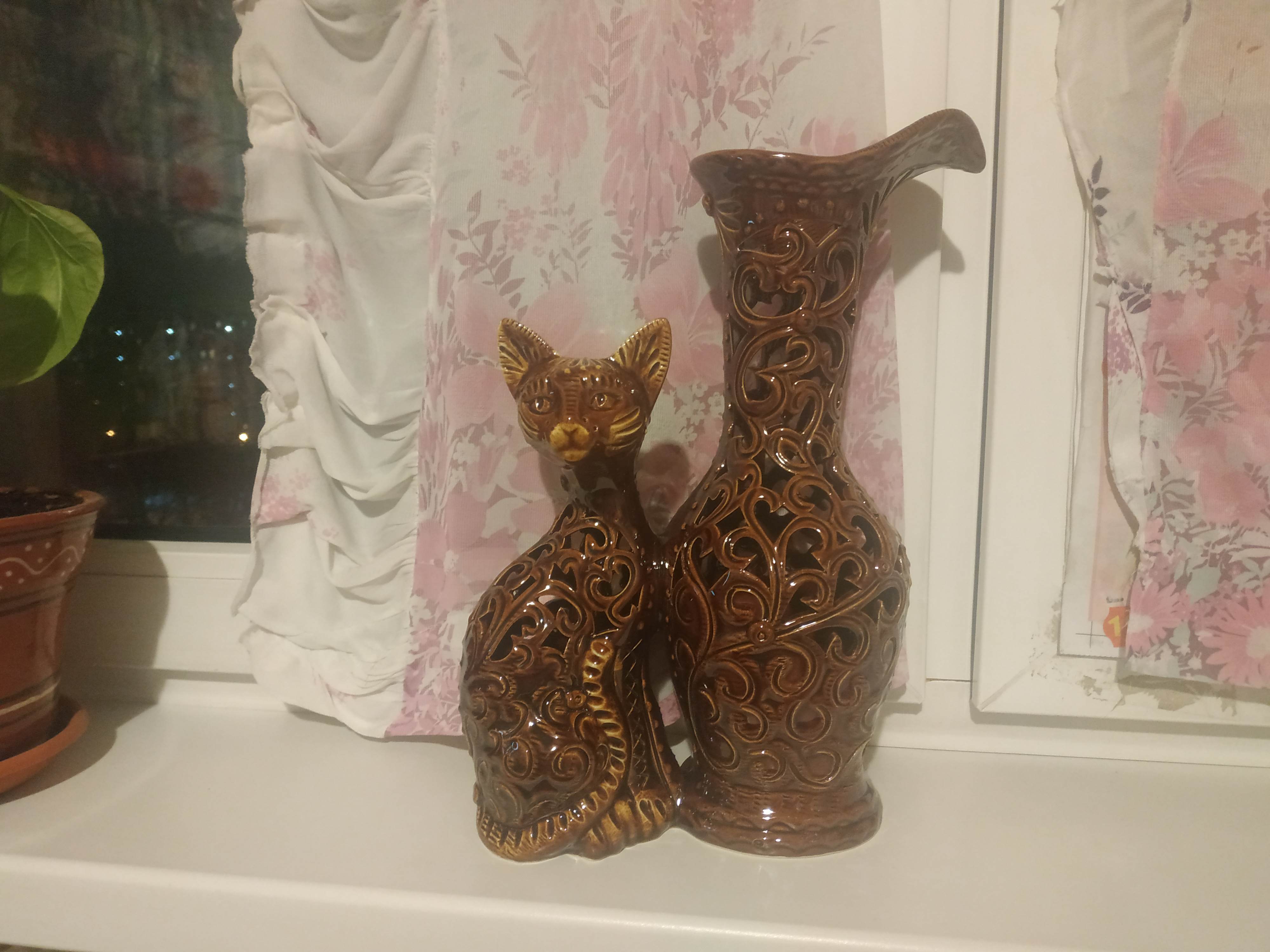 Фотография покупателя товара Ваза керамическая "Кот", напольная, коричневая, сквозная резка, 45 см - Фото 1