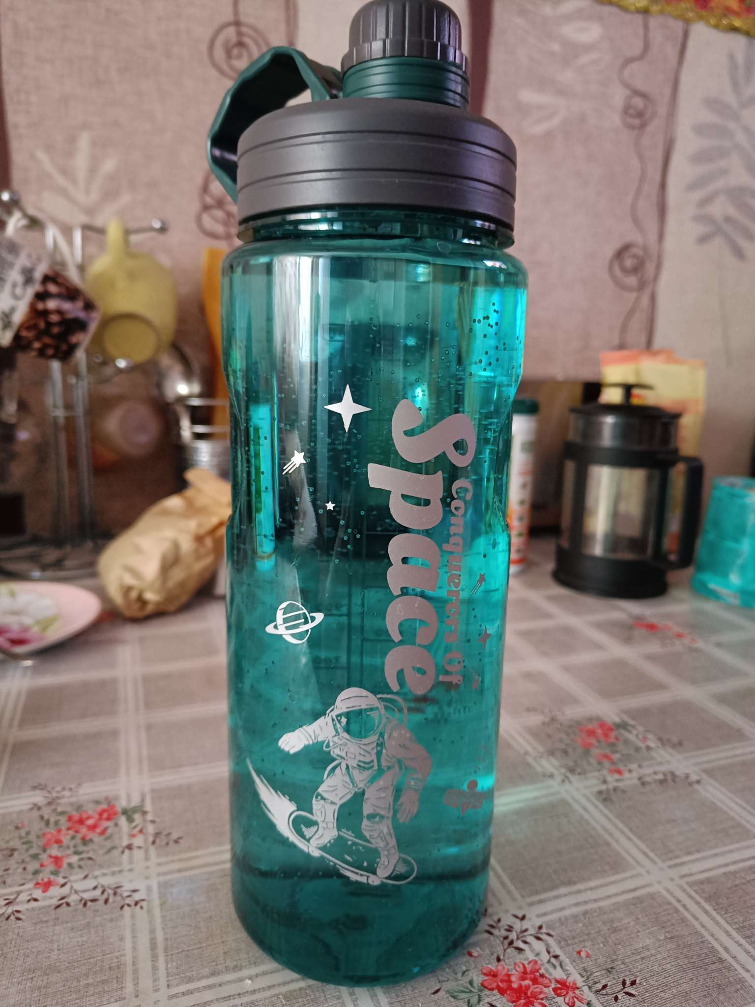 Фотография покупателя товара Бутылка для воды «Мастер К» 1.9 л, спортивная 31×10 см - Фото 5