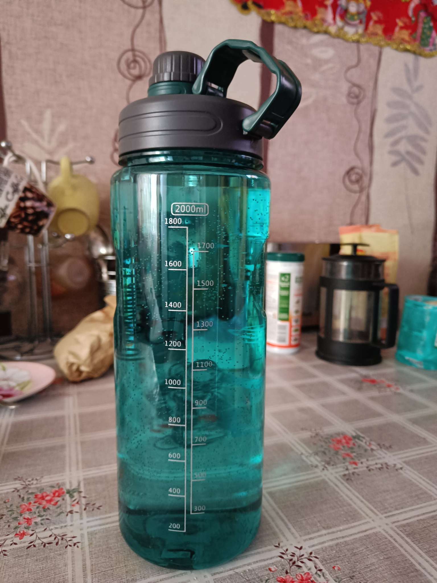 Фотография покупателя товара Бутылка для воды «Мастер К» 1.9 л, спортивная 31×10 см - Фото 4