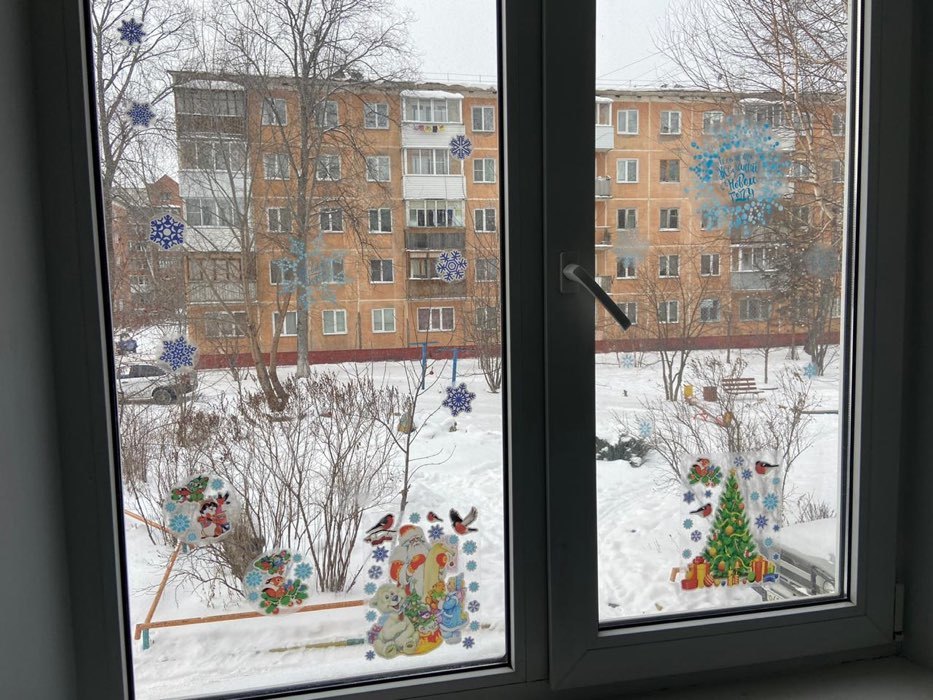 Фотография покупателя товара Набор наклеек на окна "Новогодний" ёлочка, снегири, Дед Мороз, 36 х 36 см - Фото 6