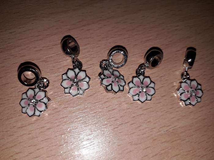 Фотография покупателя товара Подвеска «Цветок с эмалью», цвет бело-розовый в серебре