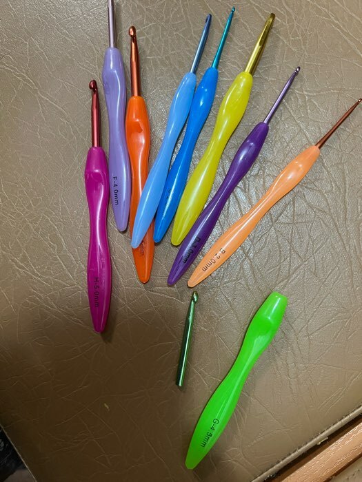 Фотография покупателя товара Набор крючков для вязания, d = 2-6 мм, 17 см, 9 шт, цвет разноцветный - Фото 6