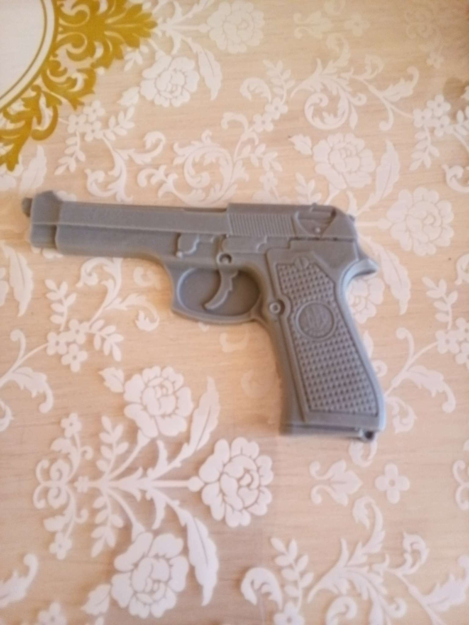 Фотография покупателя товара Молд «Пистолет», силикон, 11×7,5×1 см, цвет МИКС - Фото 3
