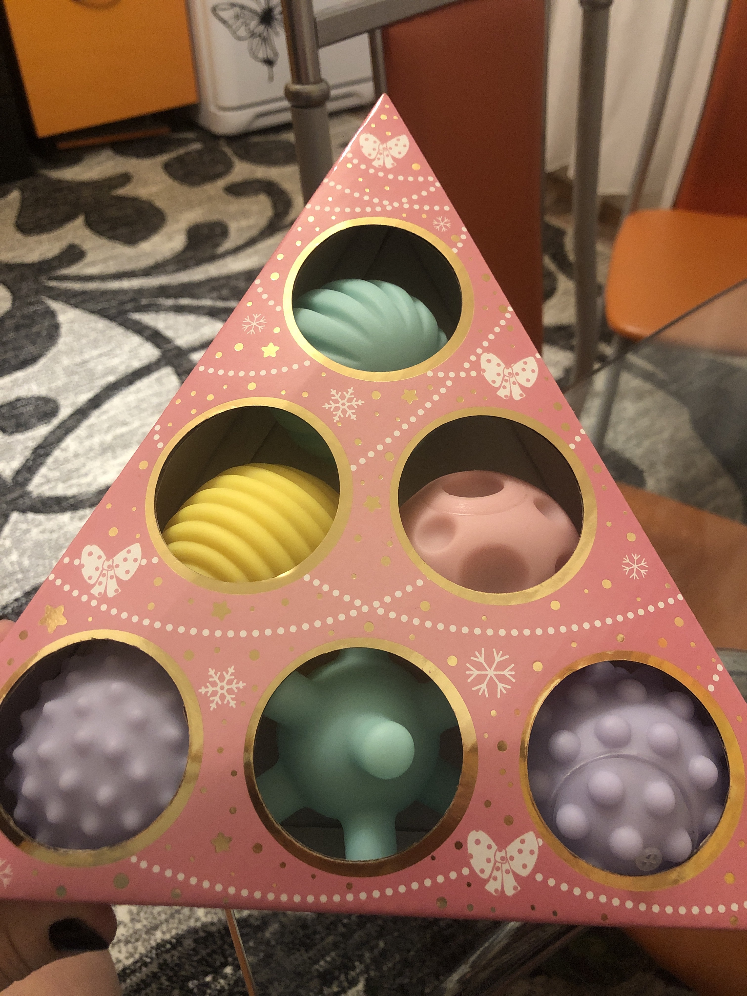 Фотография покупателя товара Подарочный набор развивающих мячиков "Розовая елочка" 6 шт. цвет МИКС - Фото 2