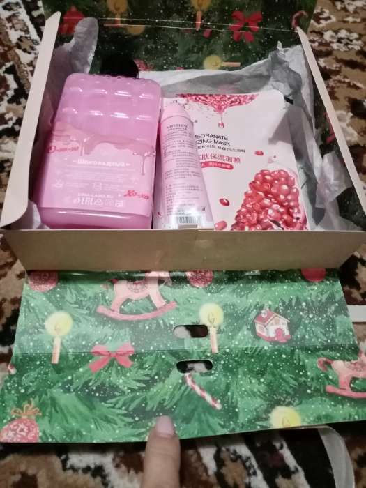 Фотография покупателя товара Коробка подарочная новогодняя складная двухсторонняя «Зима подарит чудеса», 20×18×5 см - Фото 4