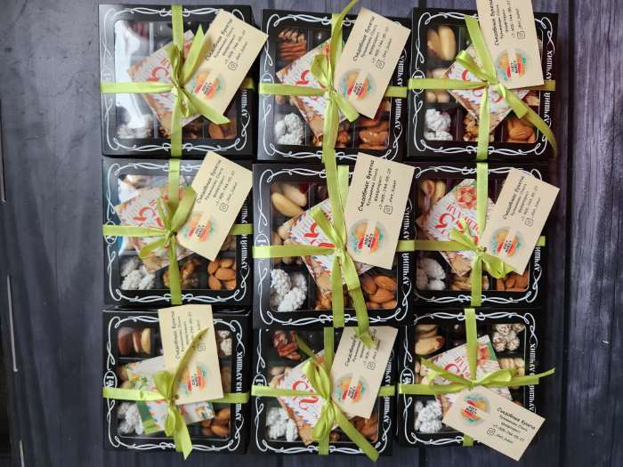 Фотография покупателя товара Коробка для конфет 9 шт., «Мужская», чёрная, 13.7×13.7×3.5 см - Фото 1