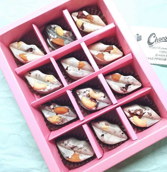 Фотография покупателя товара Форма для конфет шоколада KONFINETTA «Губки», 28×14 см , 21 ячейка (4,8×2,5×1,8 см) - Фото 5