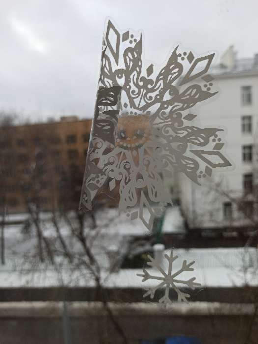 Фотография покупателя товара Наклейки для окон «Cнежинки», многоразовая, 33 х 50 см, Новый год - Фото 87