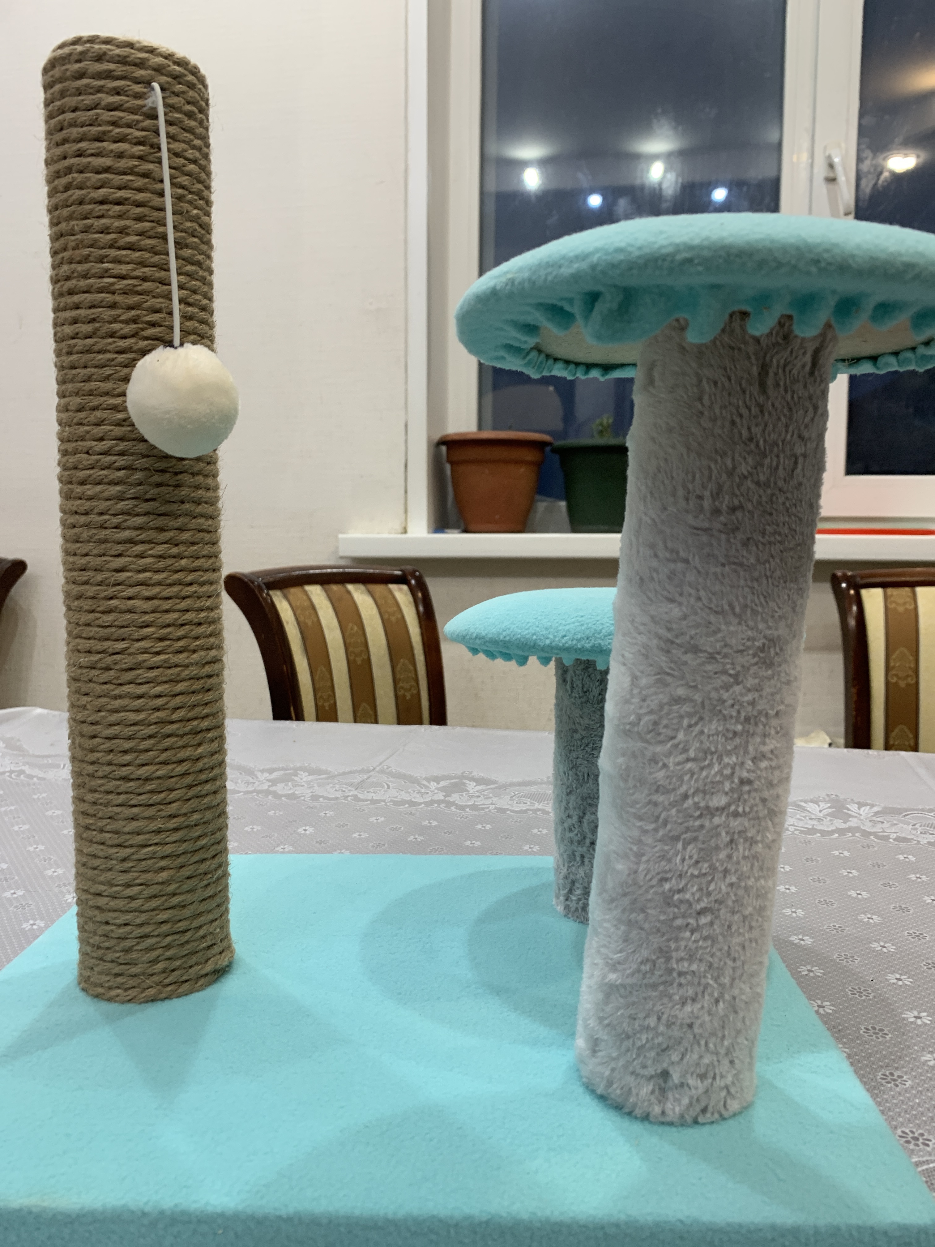 Фотография покупателя товара Когтеточка "Столбик" с двумя  грибами, джут  43 х 36 х 31 см, МИКС ЦВЕТОВ