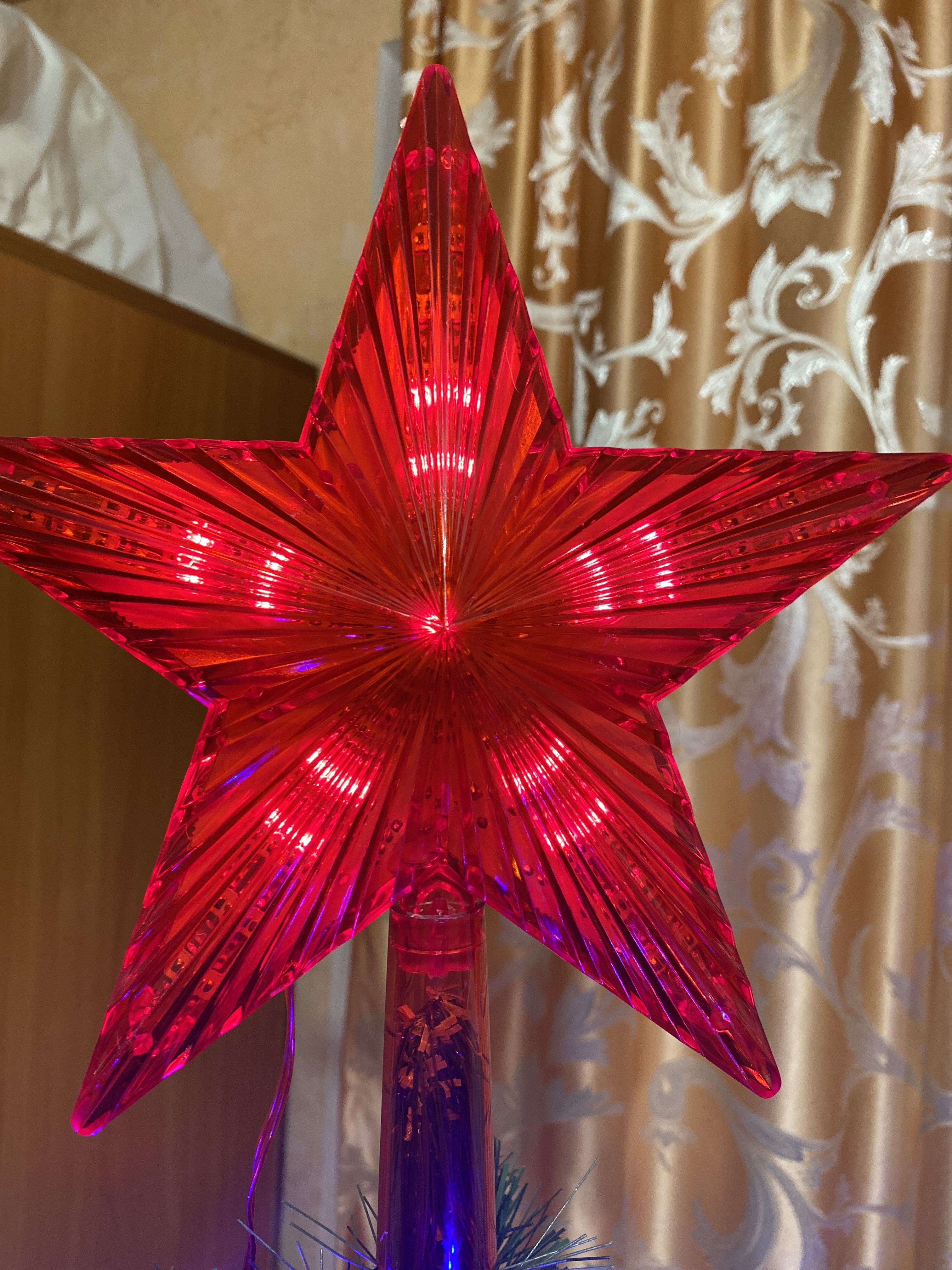Фотография покупателя товара Светодиодная верхушка на ёлку «Звезда красная» 22 см, 30 LED, провод 2 метра, 220 В, свечение красное - Фото 34