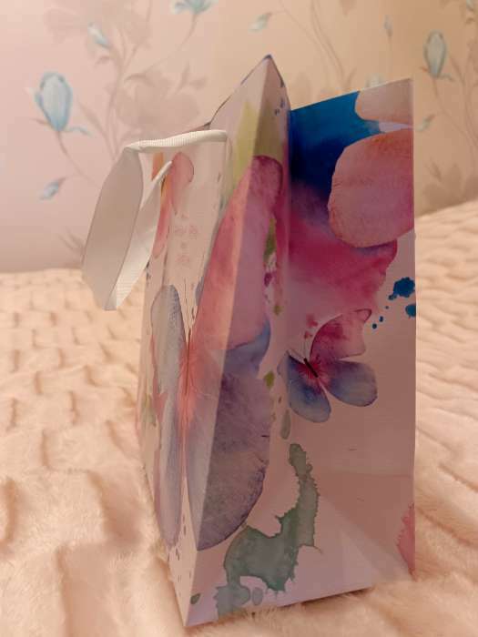 Фотография покупателя товара Пакет подарочный ламинированный квадратный, упаковка, «Нежность бабочки», 22 х 22 х 11 см - Фото 1