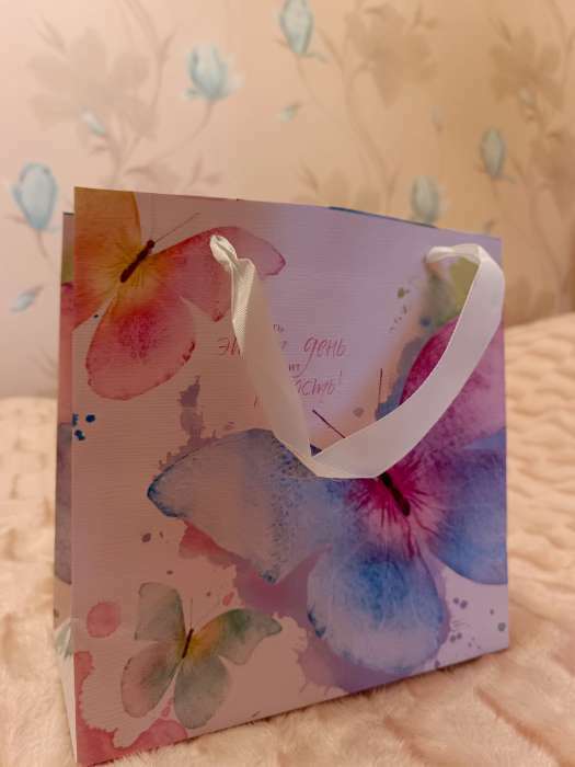 Фотография покупателя товара Пакет подарочный ламинированный квадратный, упаковка, «Нежность бабочки», 22 х 22 х 11 см - Фото 2