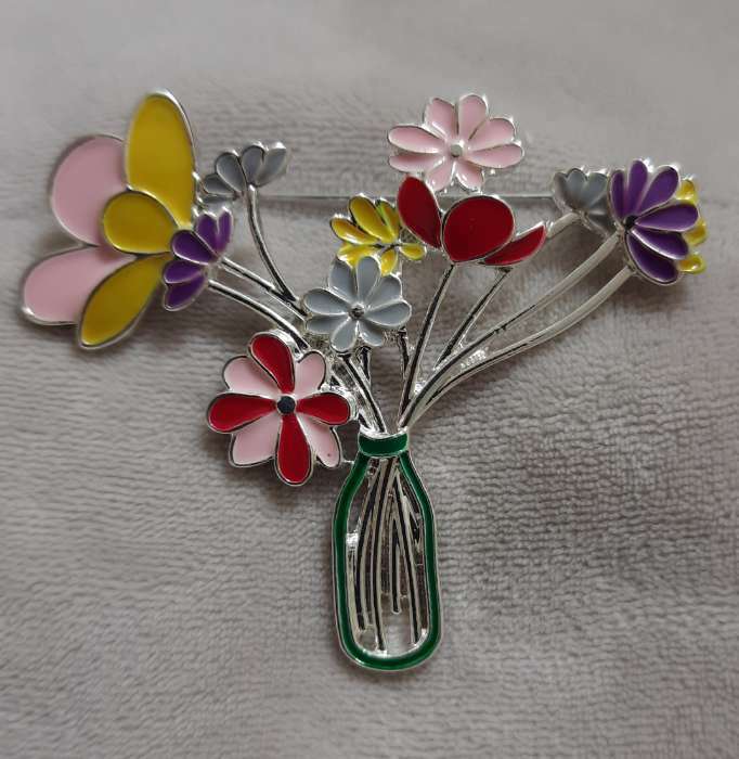 Фотография покупателя товара Брошь «Цветы» в вазе, цветная в серебре - Фото 2