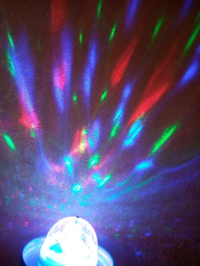 Фотография покупателя товара Световой прибор «Хрустальный шар» 8 см, Е27, свечение RGB