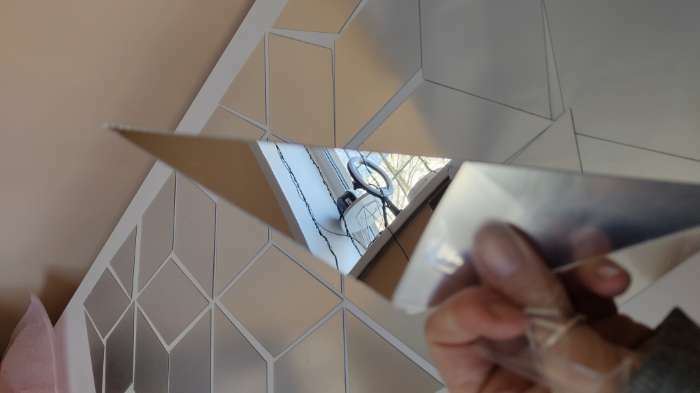 Фотография покупателя товара Наклейки интерьерные "Куб", зеркальные, декор настенный, панно 90 х 103 см, 54 эл. - Фото 4