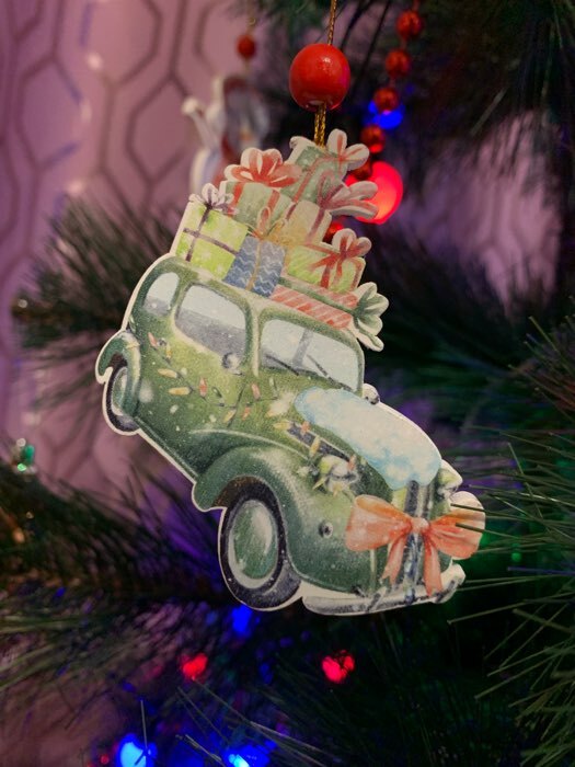 Фотография покупателя товара Подвеска новогодняя деревянная «Автомобиль с подарками» 0,5×7×8 см - Фото 6