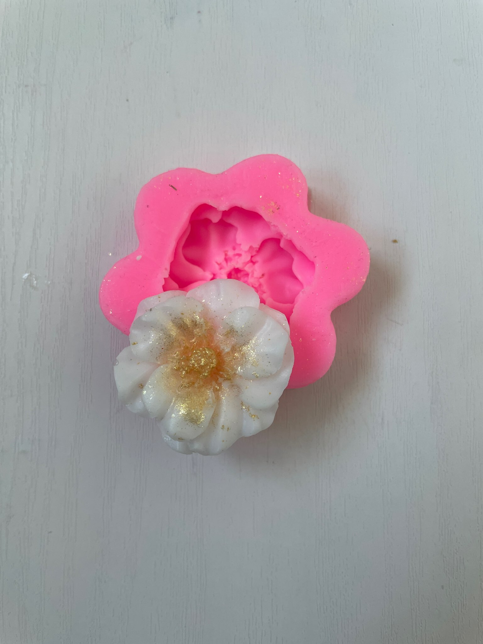 Фотография покупателя товара Молд Доляна «Фиалка», силикон, 6×6×1,2 см, цвет розовый