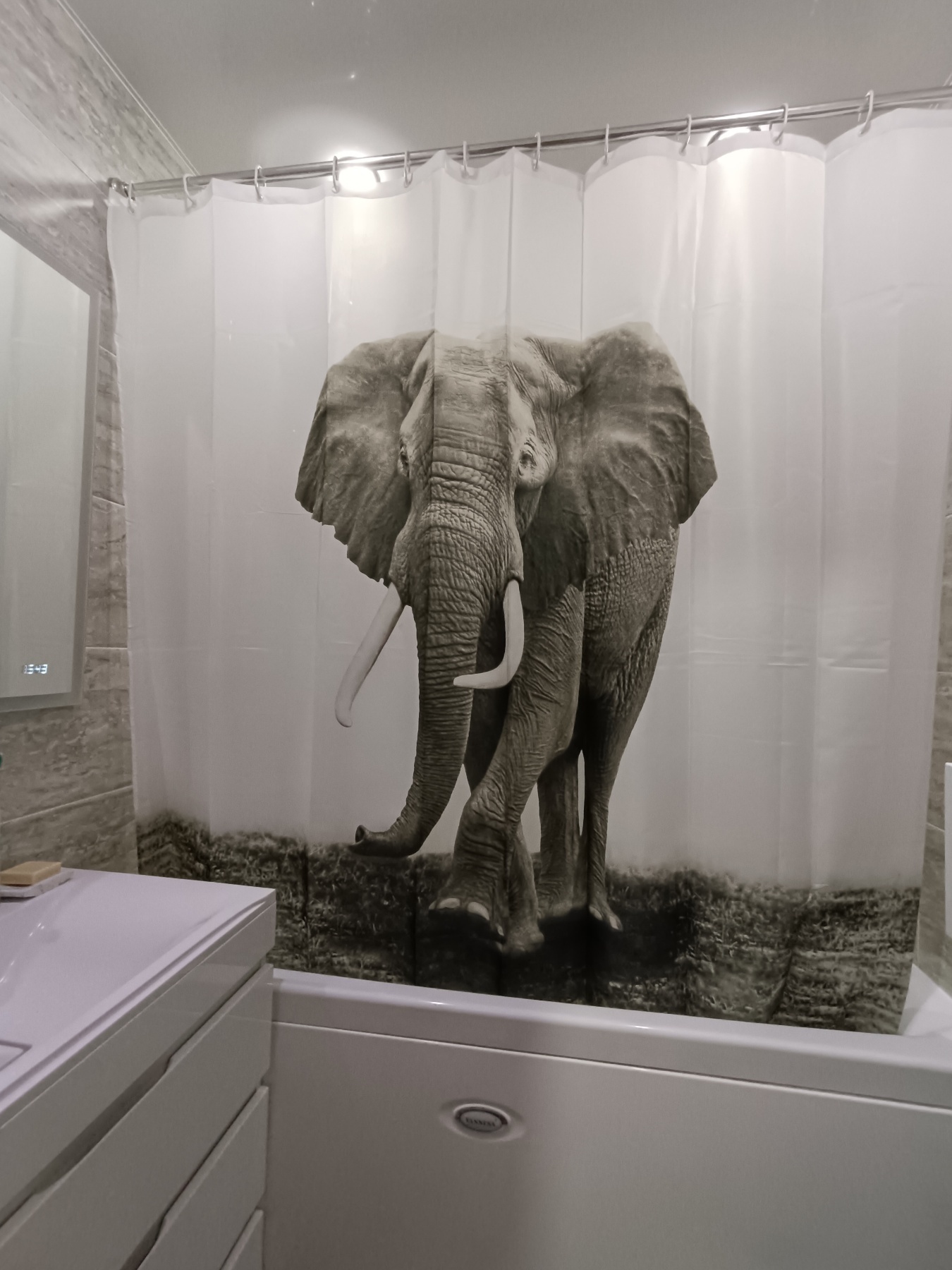 Фотография покупателя товара Штора для ванны Доляна «Слон», 180×180 см, полиэстер - Фото 1