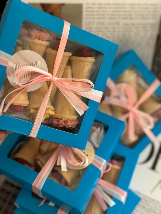 Фотография покупателя товара Коробка для 4 конфеты, розовый, 12.5×12.5×3.5 см - Фото 8