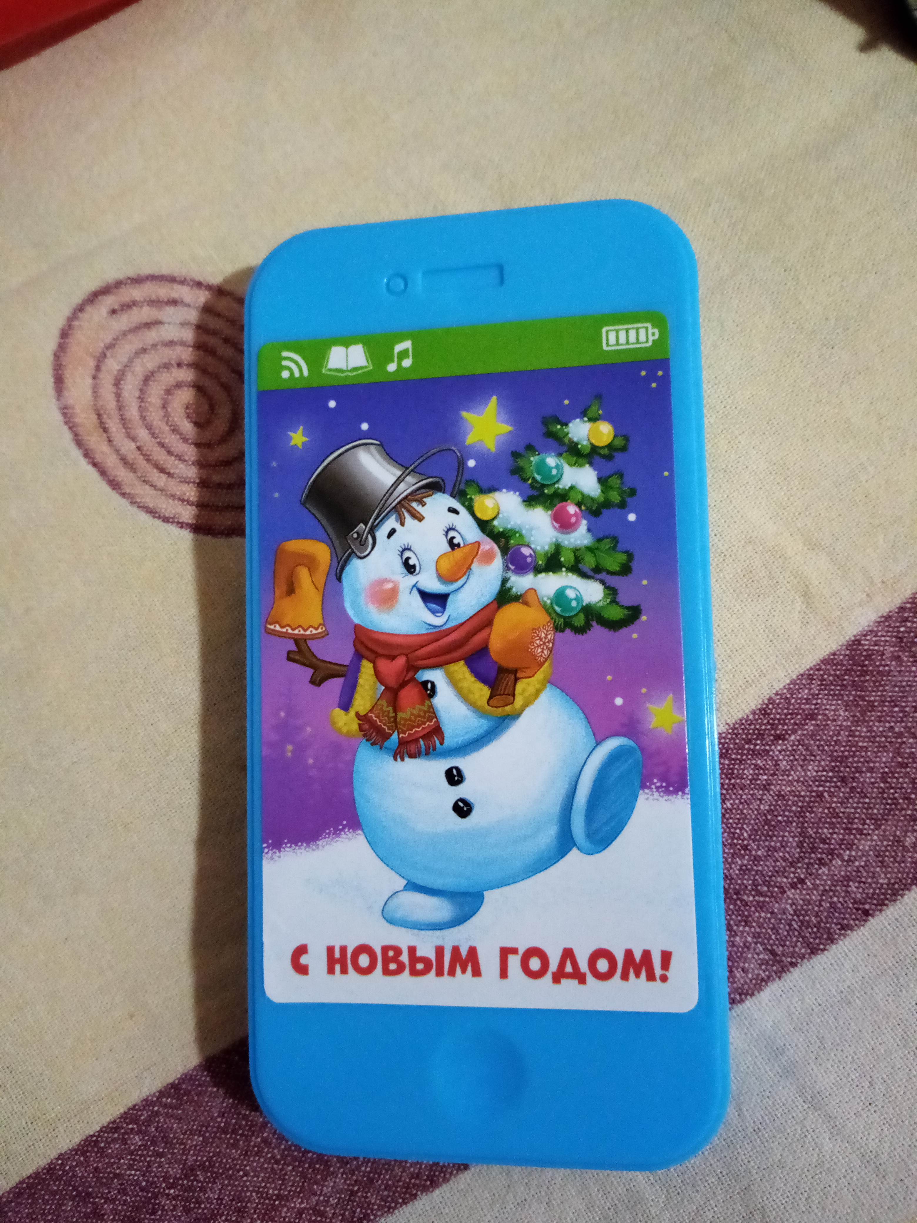 Фотография покупателя товара Детская музыкальная игрушка «Телефон: Новогодний подарок», звук, работает от батареек - Фото 1