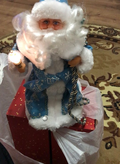 Фотография покупателя товара Дед Мороз "В синей шубке с подарками" двигается, с подсветкой, 30 см