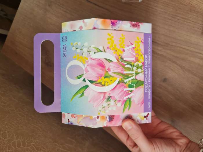 Фотография покупателя товара Подарочный набор «8 Марта»: чай чёрный с клубникой 50 г, печенье с предсказаниями, конфеты с начинкой 100 г - Фото 2