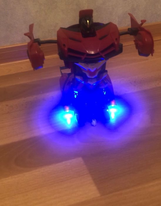 Фотография покупателя товара Робот радиоуправляемый «Ламбо», трансформируется с пульта, масштаб 1:18, цвет красный