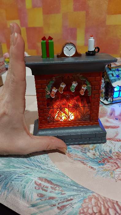 Фотография покупателя товара Светодиодная фигура «Камин с носками» 9 × 16 × 5 см, пластик, батарейки АААх3, свечение тёплое белое - Фото 4