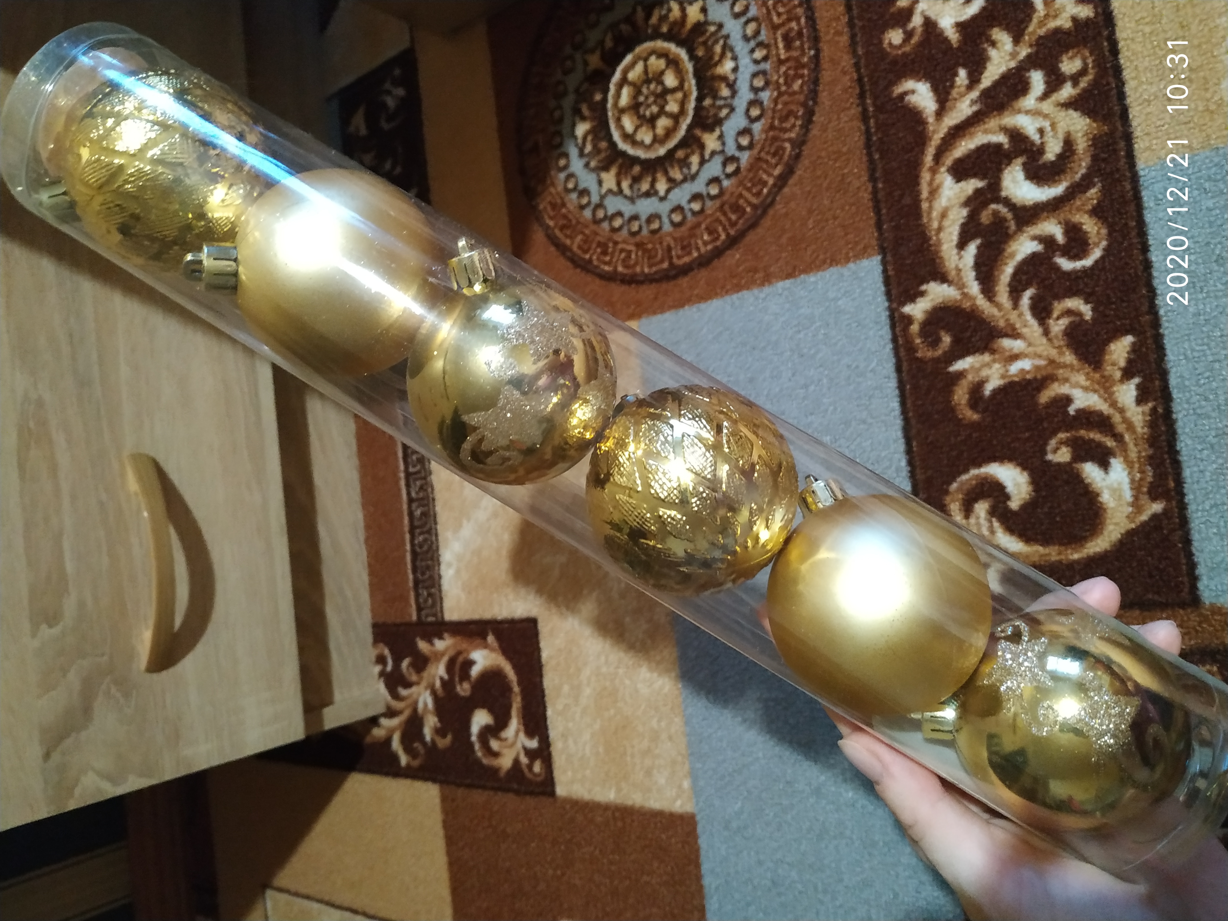 Фотография покупателя товара Набор шаров пластик d-6 см, 6 шт "Праздничные огоньки - снежинки" золото - Фото 3