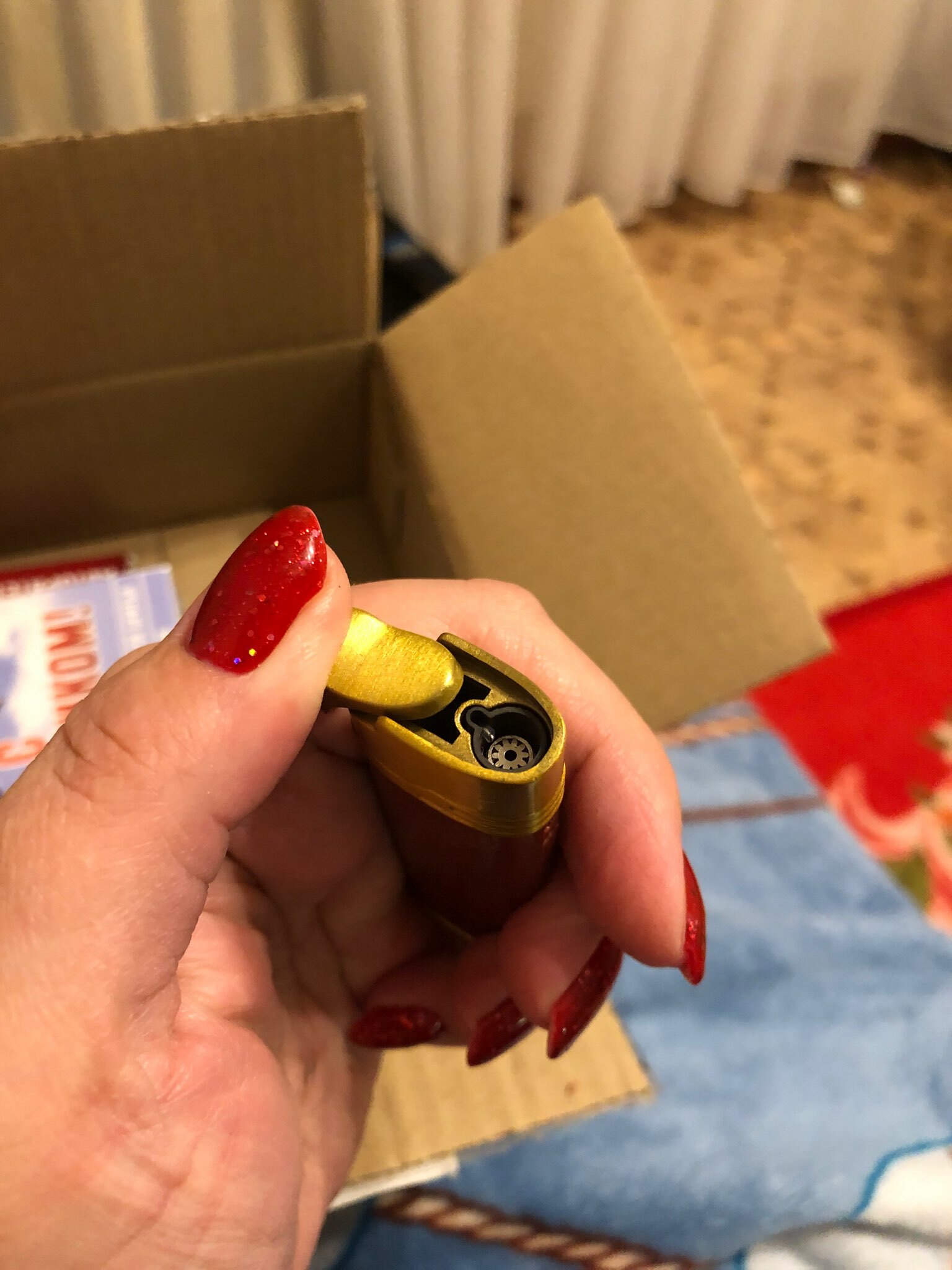 Фотография покупателя товара Зажигалка газовая «Герб», пьезо, 1×2.5×7.5 см - Фото 1