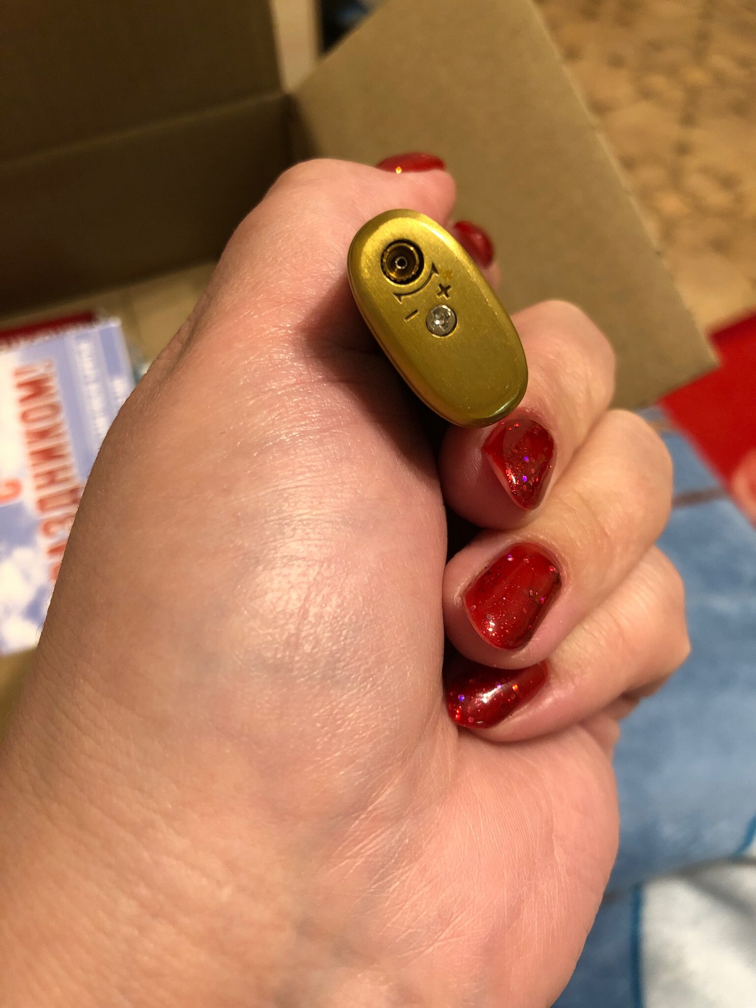 Фотография покупателя товара Зажигалка газовая «Герб», пьезо, 1×2.5×7.5 см - Фото 2