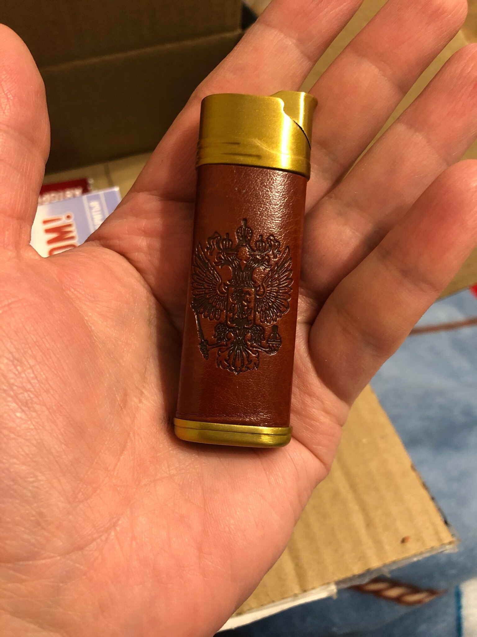 Фотография покупателя товара Зажигалка газовая «Герб», пьезо, 1×2.5×7.5 см - Фото 3