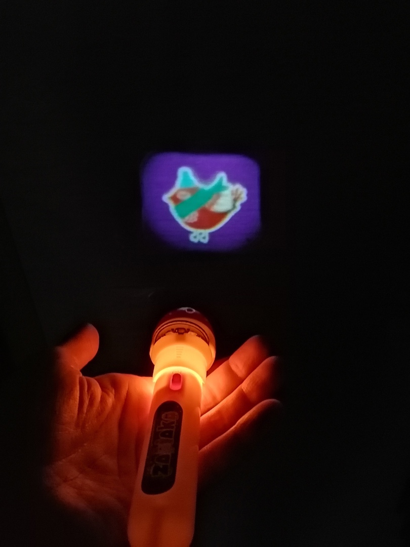 Фотография покупателя товара Проектор-фонарик «Чудо проектор», световые эффекты, цвета МИКС - Фото 7