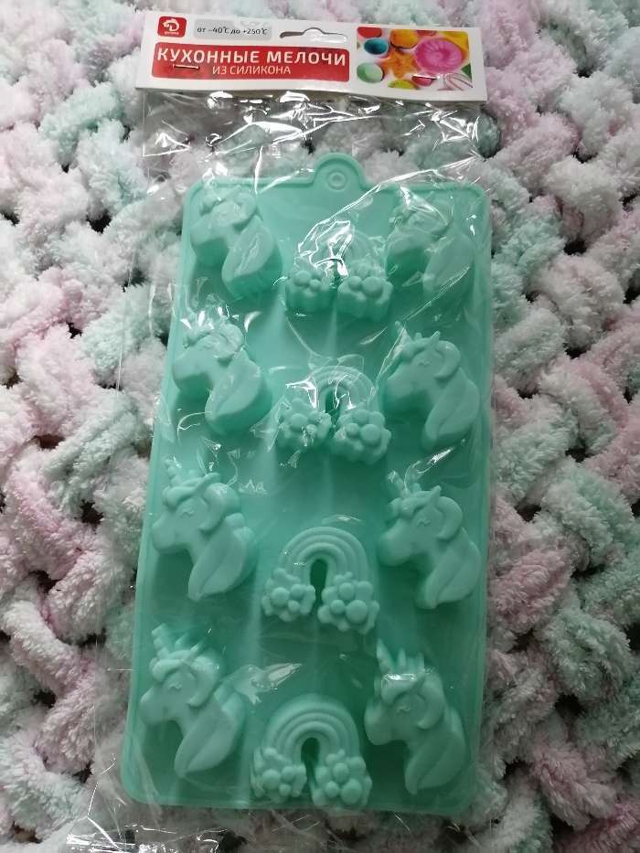 Фотография покупателя товара Форма для конфет и шоколада Доляна «Пони», силикон, 18×18×1 см, 16 ячеек, МИКС - Фото 3