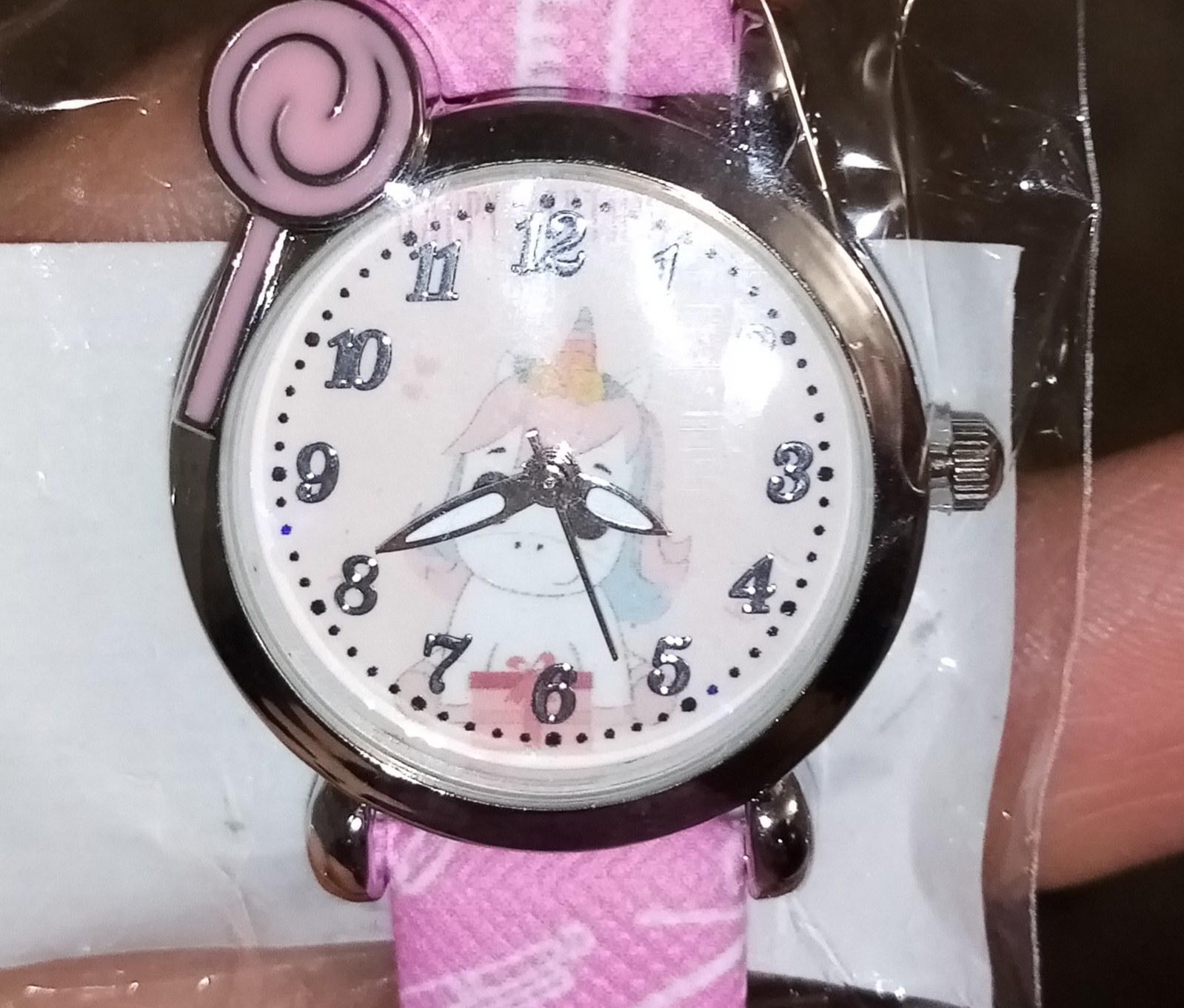 Фотография покупателя товара Часы наручные детские "Единорожки", дискретный ход, ремешок 10.5, 7.5 х 3 см, d-2.5 см, микс