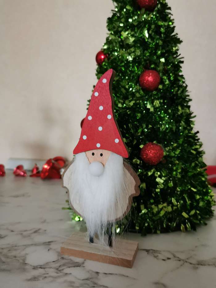 Фотография покупателя товара Светодиодная фигура «Дед Мороз» 7 × 22 × 5 см, дерево, батарейки CR2032, свечение тёплое белое - Фото 2