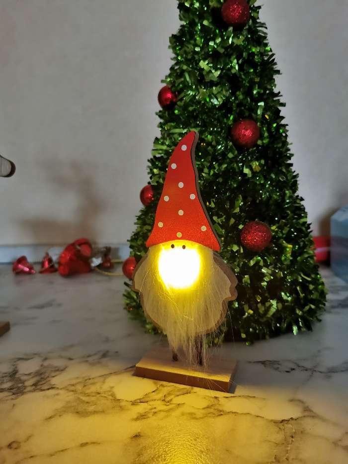 Фотография покупателя товара Светодиодная фигура «Дед Мороз» 7 × 22 × 5 см, дерево, батарейки CR2032, свечение тёплое белое - Фото 4