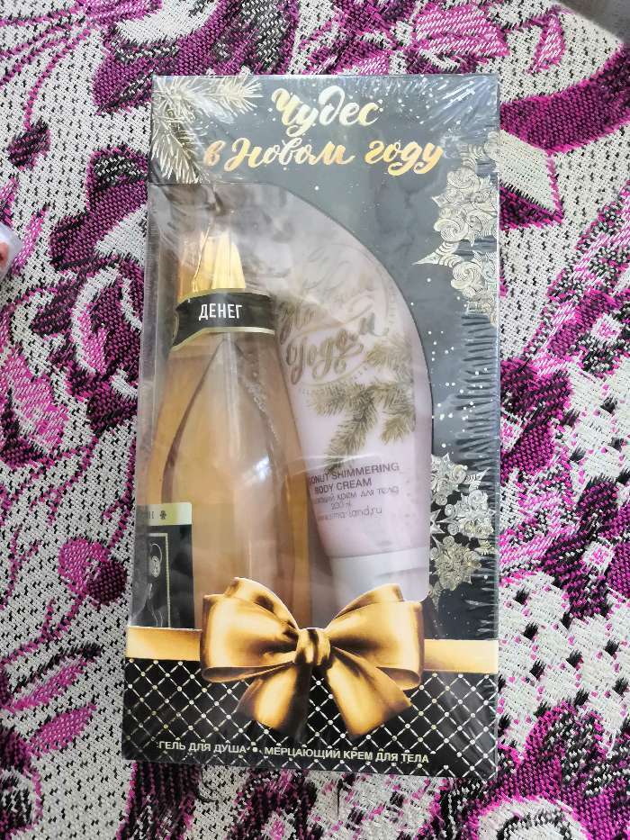 Фотография покупателя товара Набор «С Новым годом!»: гель для душа, 250 мл, аромат шампанского; мерцающий крем для тела, аромат кокоса, 200 мл - Фото 1