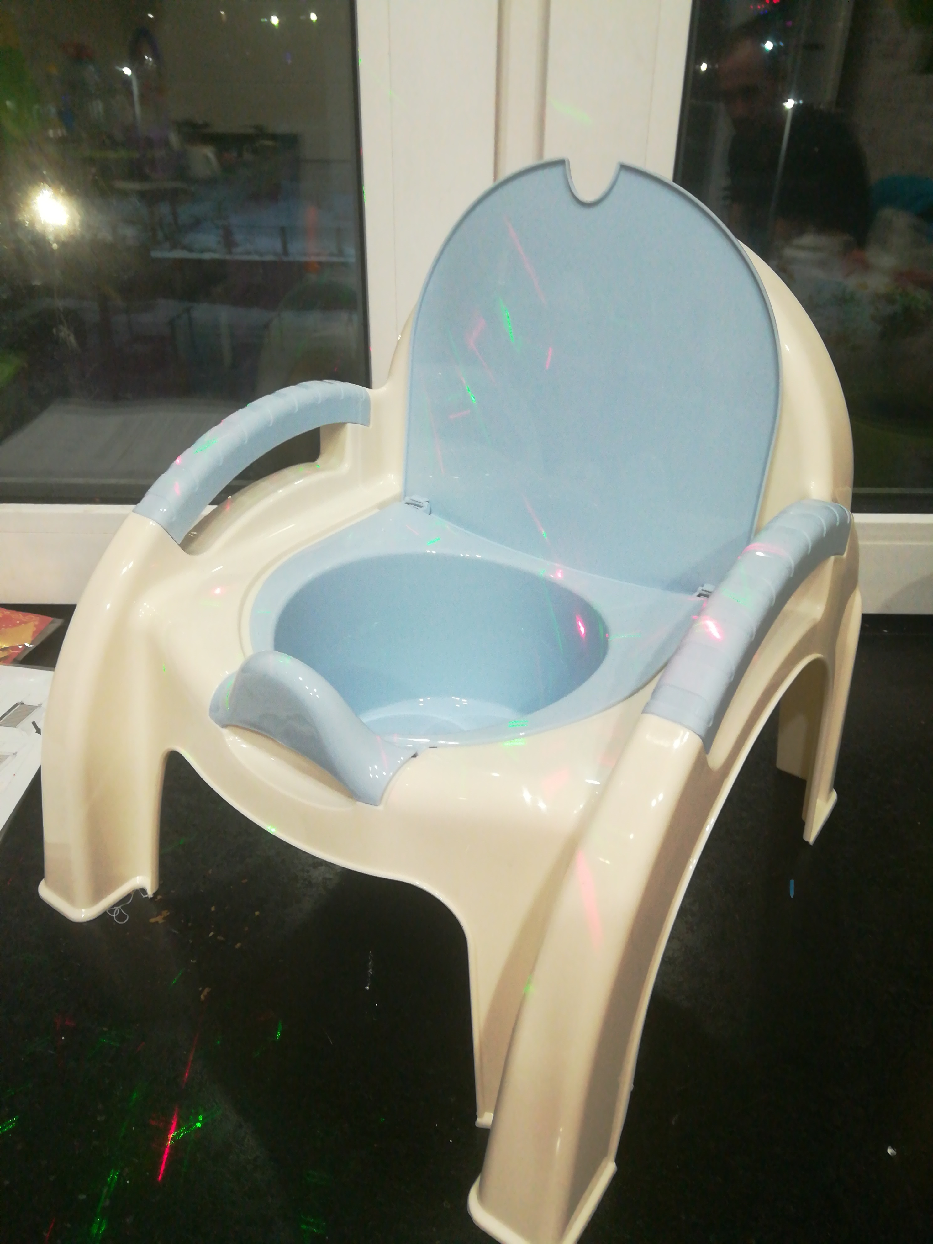 Фотография покупателя товара Горшок-стульчик с крышкой, цвет белый/розовый МИКС - Фото 3