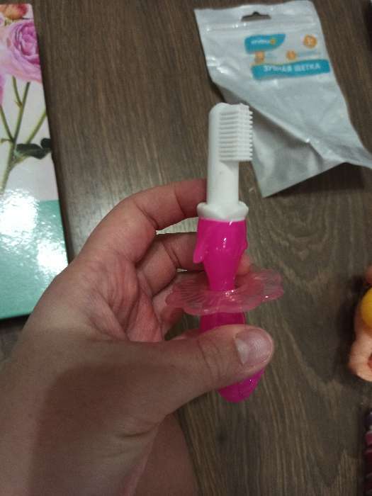 Фотография покупателя товара Детская зубная щетка-массажер, «Морской конёк», силиконовая, с ограничителем, от 3 мес., цвет МИКС - Фото 10