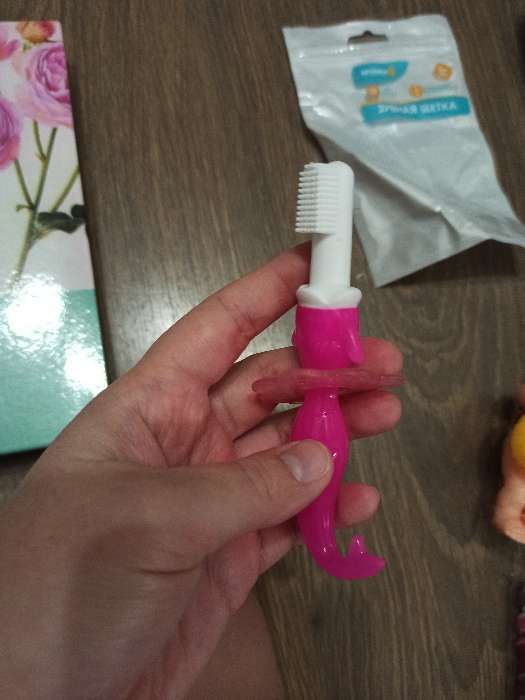 Фотография покупателя товара Детская зубная щетка-массажер, «Морской конёк», силиконовая, с ограничителем, от 3 мес., цвет МИКС - Фото 9