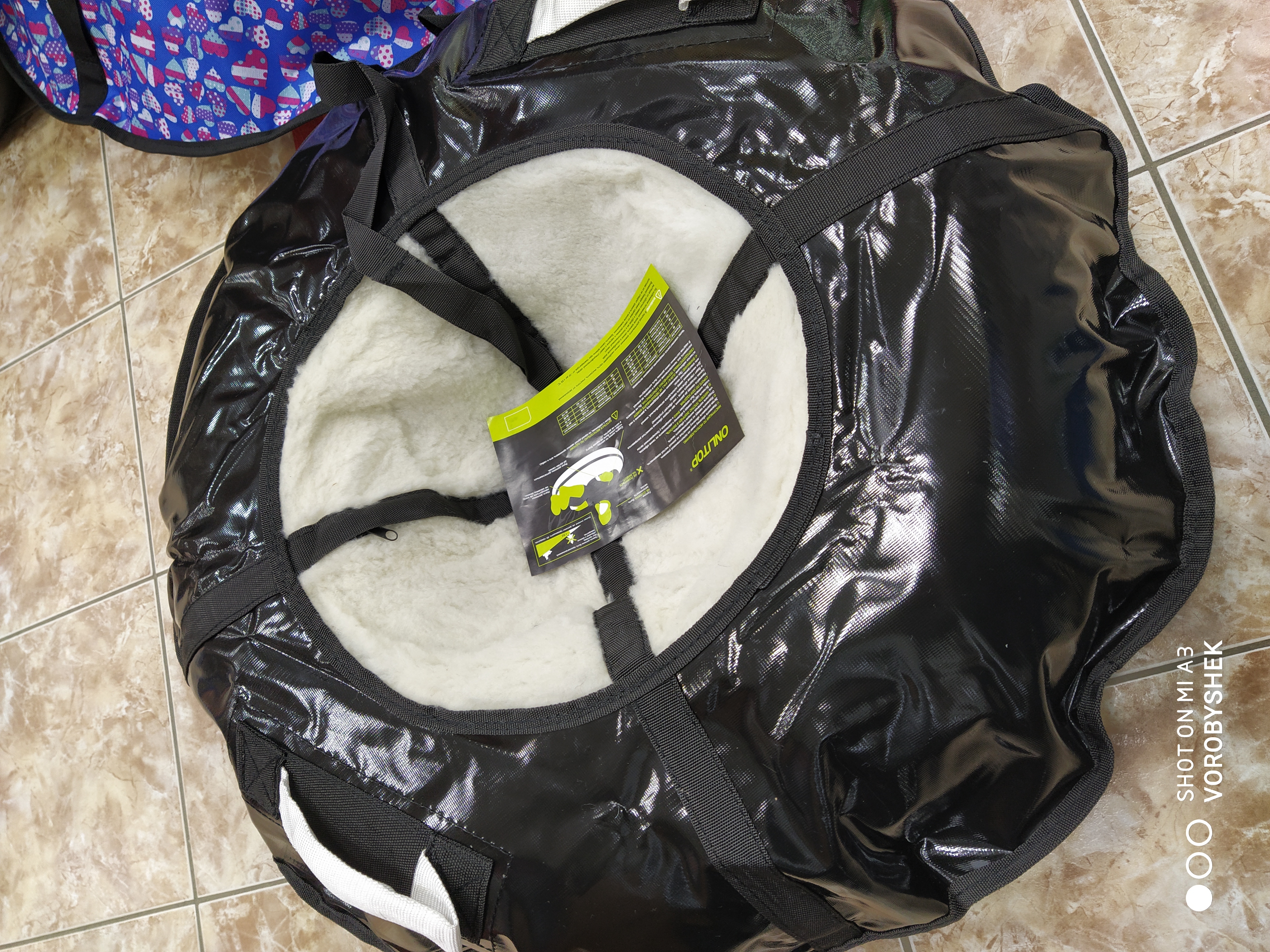 Фотография покупателя товара Тюбинг-ватрушка ONLITOP, диаметр чехла 90 см, меховое сиденье, цвета МИКС - Фото 2