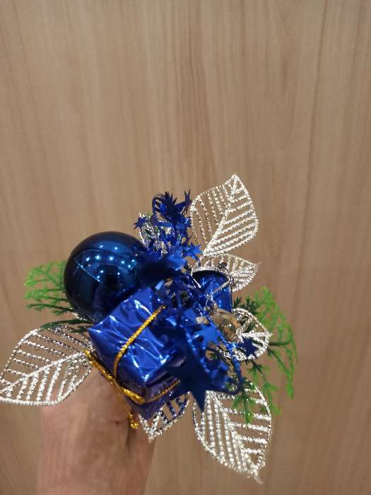 Фотография покупателя товара Декор "Зимняя сказка" шарик подарок бубенчик, 15 см, синий - Фото 3
