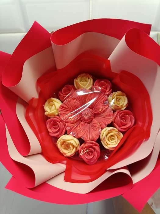 Фотография покупателя товара Пленка матовая для цветов и букетов, красный, пастельный, 0.58×10 м - Фото 6