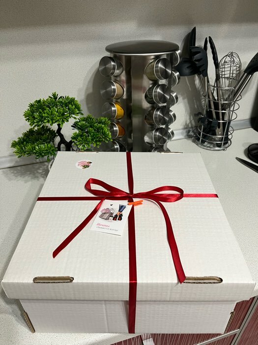 Фотография покупателя товара Коробка для торта, кондитерская упаковка «С днём рождения», 29 х 29 х 15 см - Фото 1
