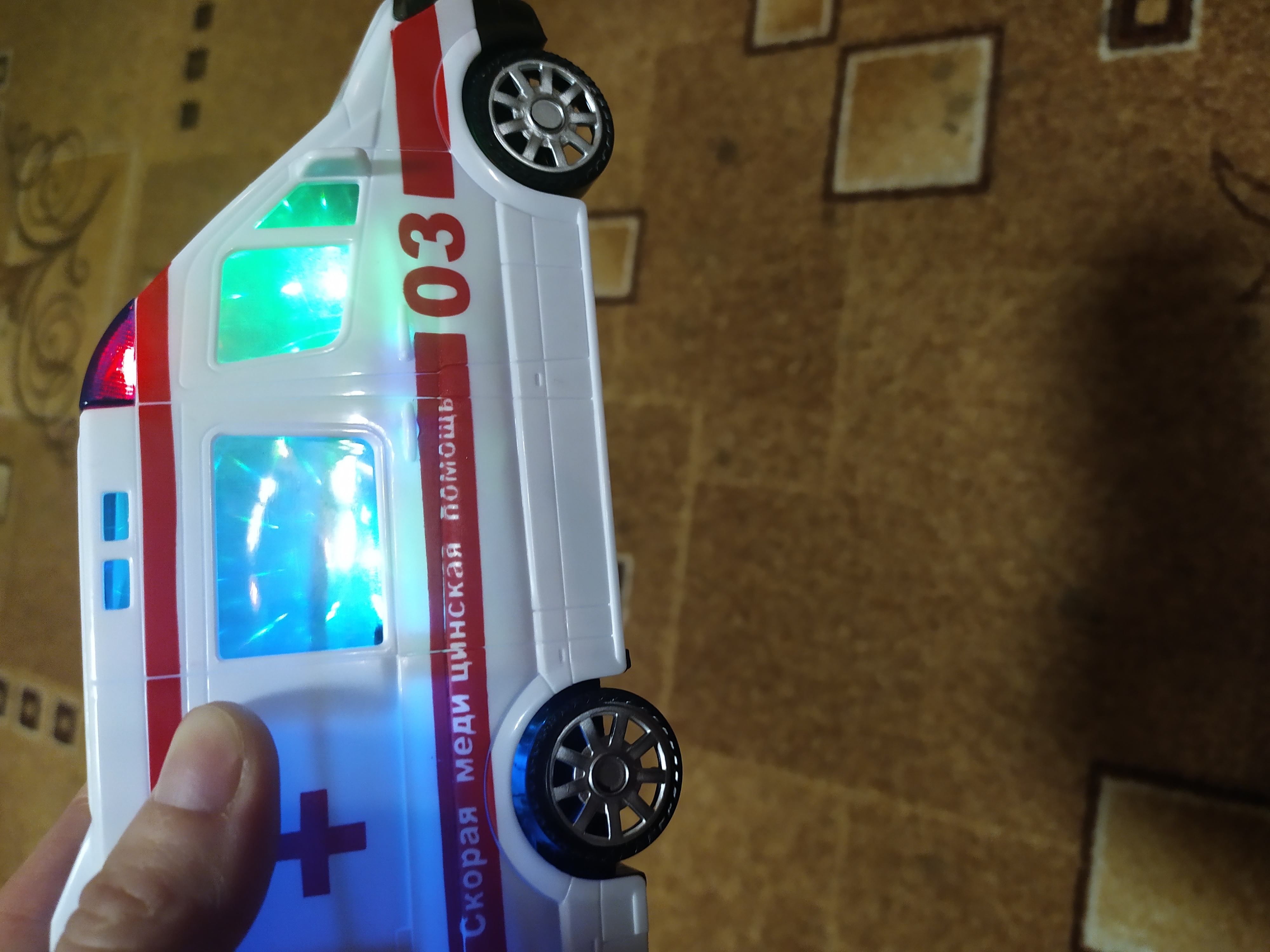Фотография покупателя товара Машина «Скорая помощь», русская озвучка, световые и звуковые эффекты, работает от батареек