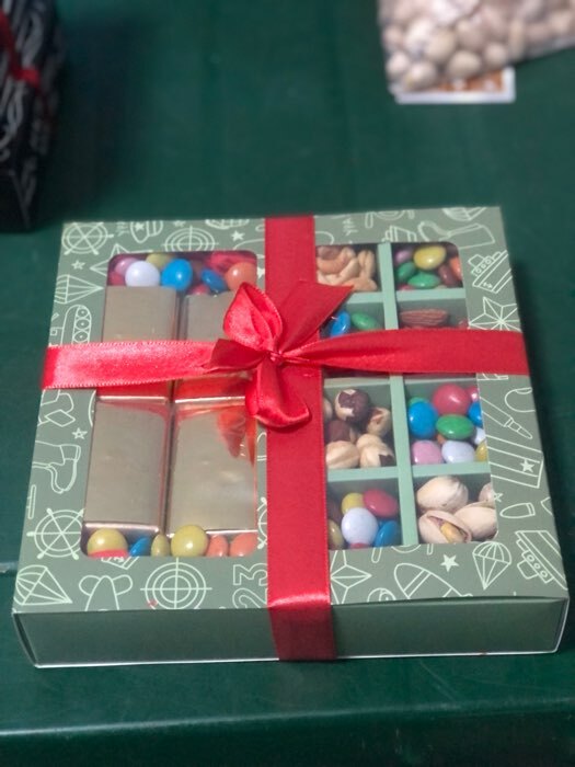 Фотография покупателя товара Коробка под 8 конфет + шоколад, с окном , "Военный стиль" 17,7 х 17,8 х 3,8 см - Фото 1