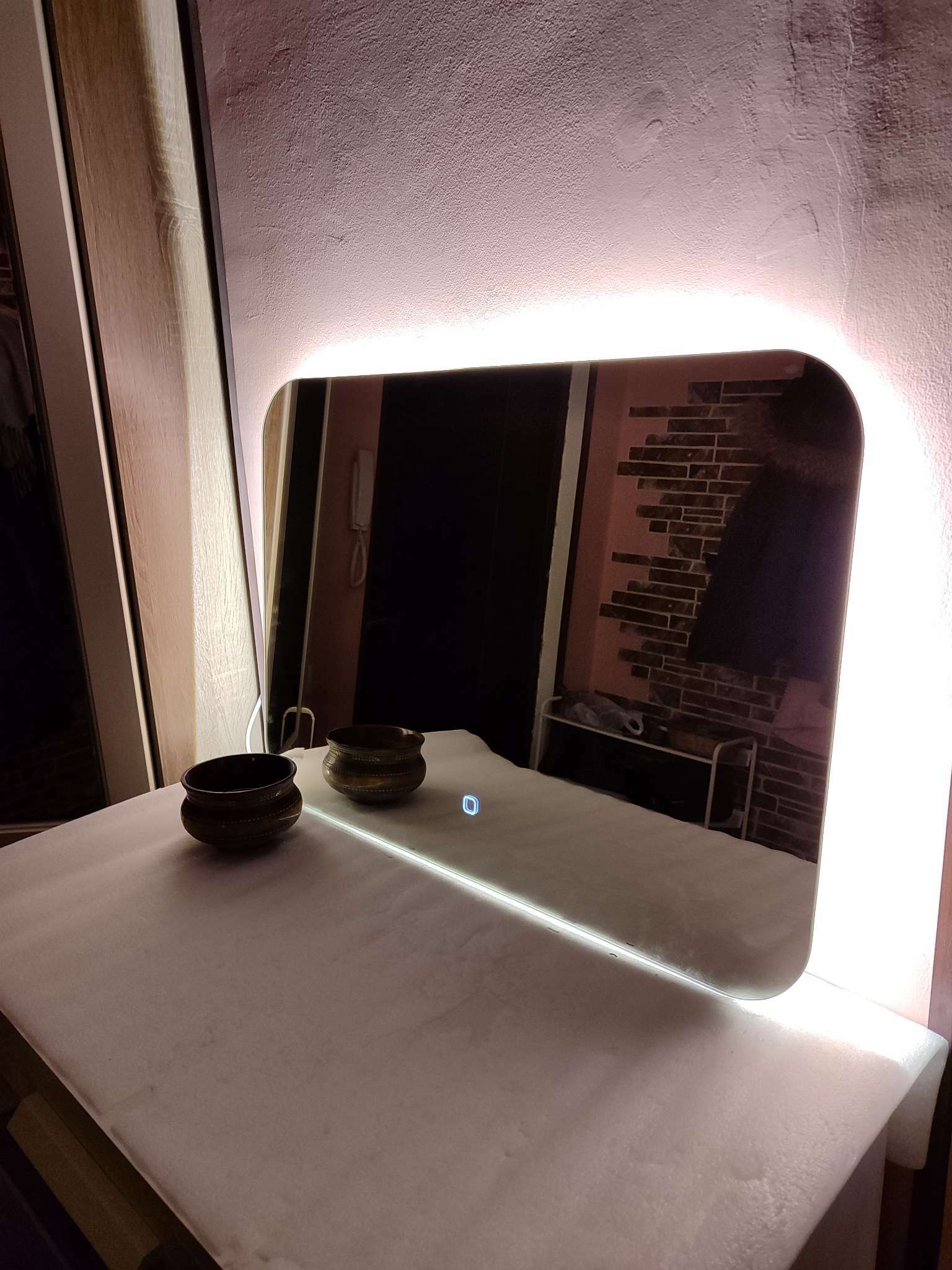 Фотография покупателя товара Зеркало с DEFESTO LED-подсветкой 19 Вт, 60x50 см, сенсорный выключатель, нейтральный белый свет - Фото 1